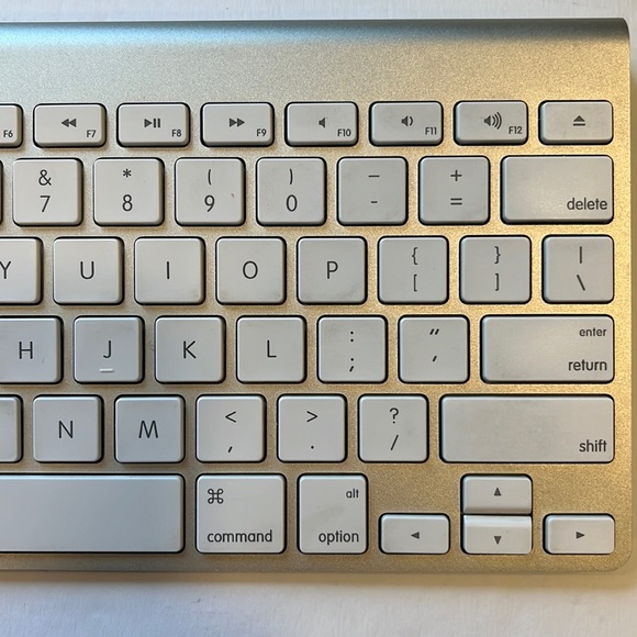 Apple Wireless Keyboard - Picture 3 of 4
